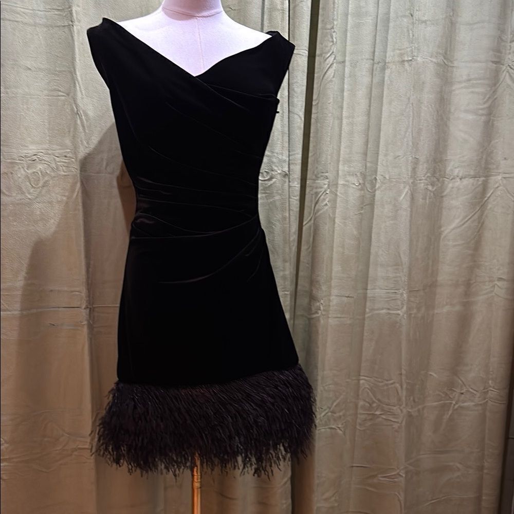 Talbot Runhof black ruched velvet cocktail dress with marabou feather 🪶 trim